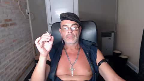 Snapshot of machobuscador chatting on 8, 3, 2025 MACHO BUSCADOR online show from 8, 3, 2025