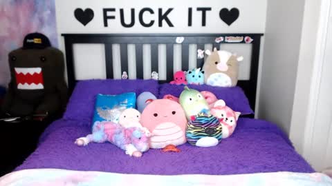 Mackenzie Wolfe online show from 30, 10, 2025