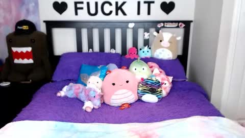 Mackenzie Wolfe online show from 29, 11, 2025