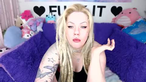 Mackenzie Wolfe online show from 18, 4, 2026