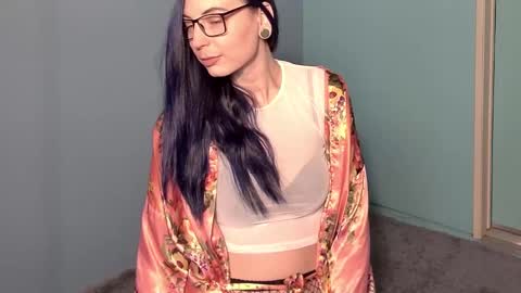 Snapshot of madam_edgewood chatting on 2, 12, 2024 Madam Edgewood online show from 2, 12, 2024