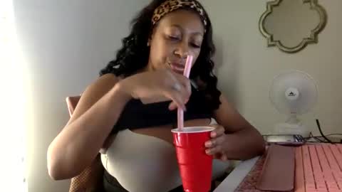 madam_glam online show from 15, 4, 2026