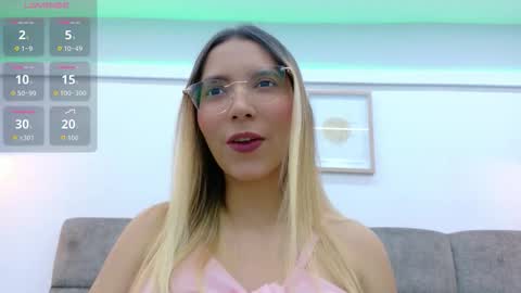 Snapshot of maddietease chatting on 15, 9, 2025 maddietease online show from 15, 9, 2025