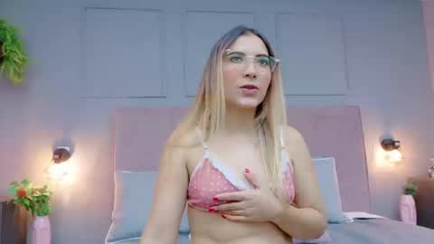 Snapshot of maddietease chatting on 19, 9, 2025 maddietease online show from 19, 9, 2025