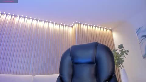 Snapshot of maddisonlowe chatting on 23, 12, 2025 Maddison online show from 23, 12, 2025