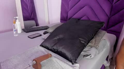 maddyjohnsonn online show from 17, 9, 2025