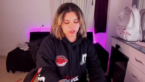 Snapshot of madelaine_taylor chatting on 10, 12, 2024 madelaine_taylor online show from 10, 12, 2024