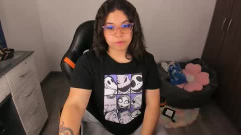 Snapshot of madelaine_taylor chatting on 12, 10, 2025 madelaine_taylor online show from 12, 10, 2025