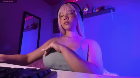 Snapshot of madelinebenet chatting on 27, 12, 2024 Madeline online show from 27, 12, 2024