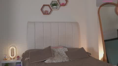 Valentina   1030   530  -  online show from 14, 5, 2026