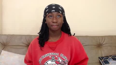 Snapshot of madison_mooney chatting on 13, 12, 2024 Madison online show from 13, 12, 2024