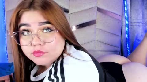 madissonlee__ online show from 11, 4, 2026