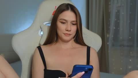 Madi Soon online show from 12, 2, 2025