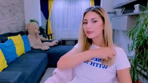 Madye Roberts online show from 23, 9, 2025