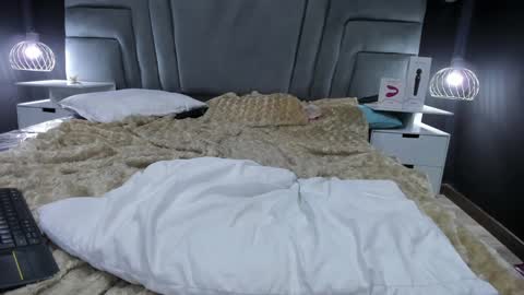 MAEE ANGELS online show from 6, 2, 2025