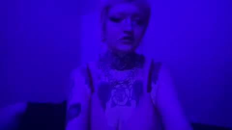 Snapshot of maeee_ chatting on 11, 10, 2025 Mae online show from 11, 10, 2025
