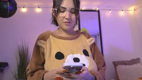 Snapshot of maeeve_ chatting on 25, 12, 2024 Maeve schedule 11 am- 530 pm colombia time online show from 25, 12, 2024