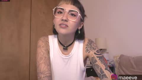 Snapshot of maeeve_ chatting on 11, 3, 2025 Maeve schedule 11 am- 530 pm colombia time online show from 11, 3, 2025