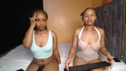 Snapshot of maepot chatting on 16, 9, 2025 PENDO AND VIV online show from 16, 9, 2025