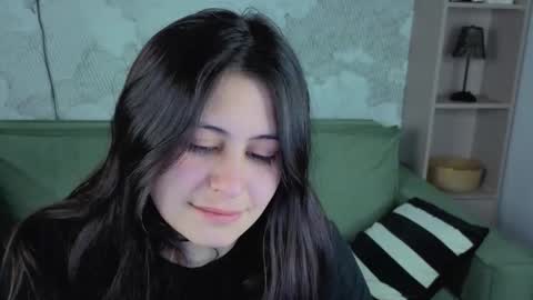 Mia online show from 4, 3, 2026