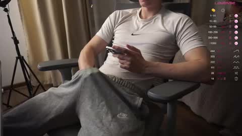 Mike XMaestro 3369 online show from 12, 2, 2025