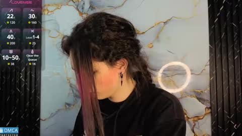 maevekuro online show from 4, 11, 2025