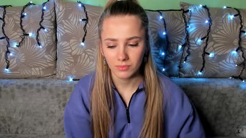 Snapshot of maggiecake chatting on 10, 1, 2025 Maggie online show from 10, 1, 2025