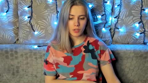 Snapshot of maggiecake chatting on 8, 3, 2025 Maggie online show from 8, 3, 2025