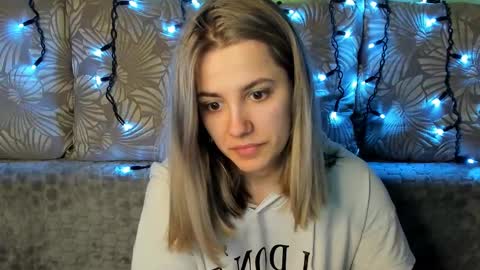 Snapshot of maggiecake chatting on 9, 3, 2025 Maggie online show from 9, 3, 2025