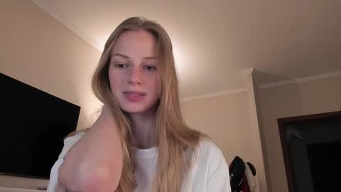 Snapshot of magic_couple13 chatting on 24, 12, 2024 Alice online show from 24, 12, 2024