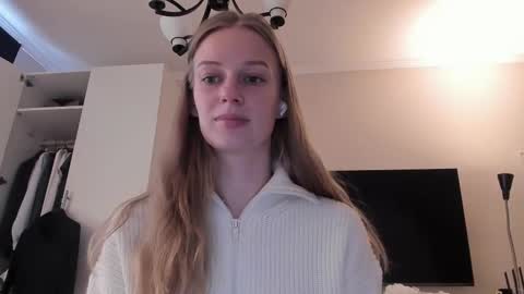 Snapshot of magic_couple13 chatting on 25, 2, 2025 Alice online show from 25, 2, 2025