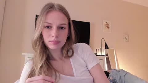Snapshot of magic_couple13 chatting on 6, 3, 2025 Alice online show from 6, 3, 2025