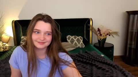 Snapshot of magicpeachhs chatting on 11, 5, 2026 Emily online show from 11, 5, 2026