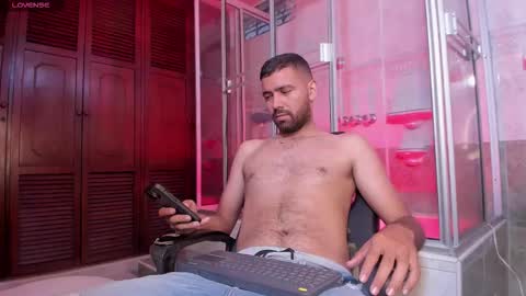 Snapshot of magnus_alejo chatting on 2, 10, 2025 Magnus Alejo online show from 2, 10, 2025
