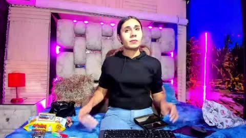 mahiara hot online show from 24, 6, 2026