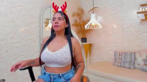 Snapshot of mai_bigboobs chatting on 1, 12, 2025 Mai Bigboobs online show from 1, 12, 2025