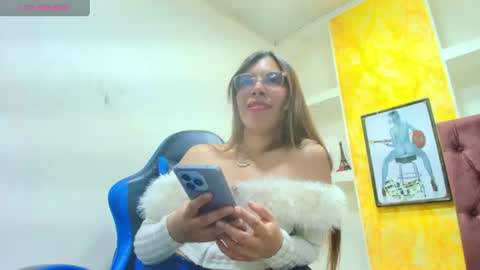 Snapshot of maia_blaze chatting on 23, 7, 2026 Maia online show from 23, 7, 2026
