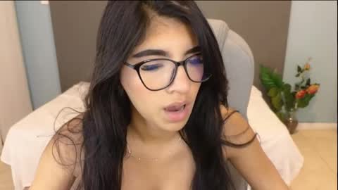 Snapshot of maiaa_ruiz chatting on 3, 10, 2025 Maiaa Ruiz online show from 3, 10, 2025