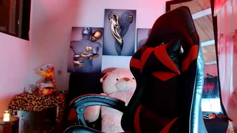 Bella Maidi online show from 11, 9, 2025