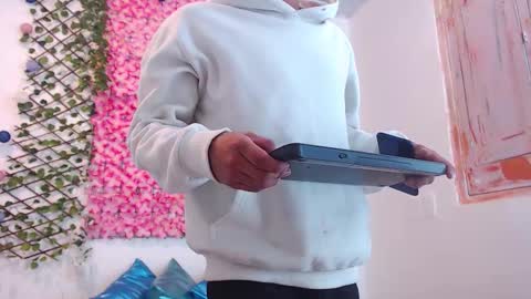 Snapshot of maiky_jeans chatting on 27, 10, 2025 maiky_jeans online show from 27, 10, 2025