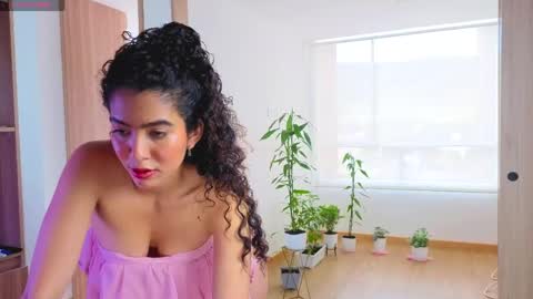 Snapshot of maithe_perroni chatting on 2, 6, 2026 Lauu online show from 2, 6, 2026