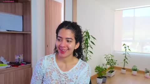 Snapshot of maithe_perroni chatting on 4, 6, 2026 Lauu online show from 4, 6, 2026