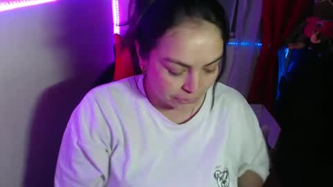 Snapshot of maitte_22 chatting on 26, 1, 2025 Hello friends Im on another account online show from 26, 1, 2025