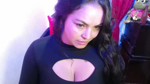 Snapshot of maitte_22 chatting on 3, 2, 2025 Hello friends Im on another account online show from 3, 2, 2025