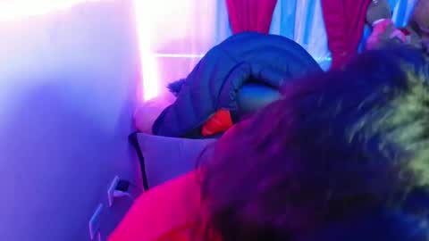 Snapshot of maitte_22 chatting on 18, 2, 2025 Hello friends Im on another account online show from 18, 2, 2025