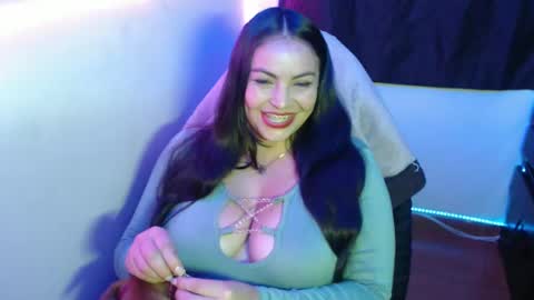 Snapshot of maitte_22 chatting on 22, 2, 2025 Hello friends Im on another account online show from 22, 2, 2025