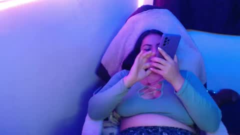 Snapshot of maitte_22 chatting on 22, 2, 2025 Hello friends Im on another account online show from 22, 2, 2025