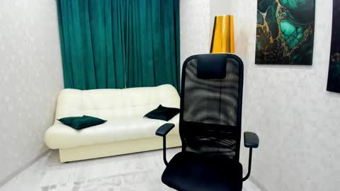 Chloe online show from 3, 2, 2025