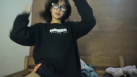 Snapshot of makelovewithzy chatting on 12, 3, 2025 Ling and John online show from 12, 3, 2025