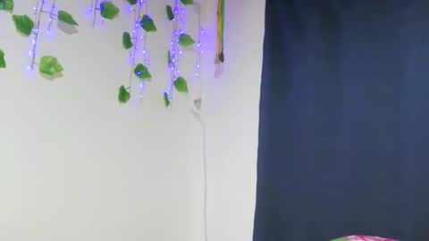 Makenzy darly online show from 4, 1, 2025